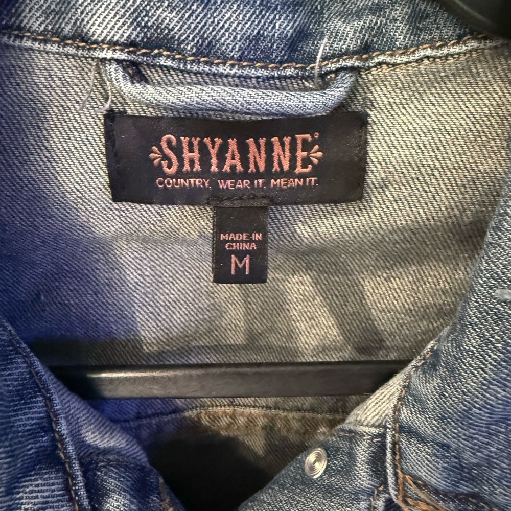Shyanne Women's Leland Medium Wash Cropped Stretch Denim Jacket - Medium - Picture 7 of 9